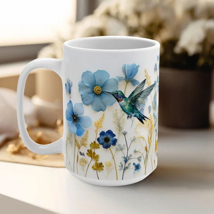 Tasse mit gepressten Blumen und Kolibri – florale Eleganz trifft auf die Harmonie der Natur