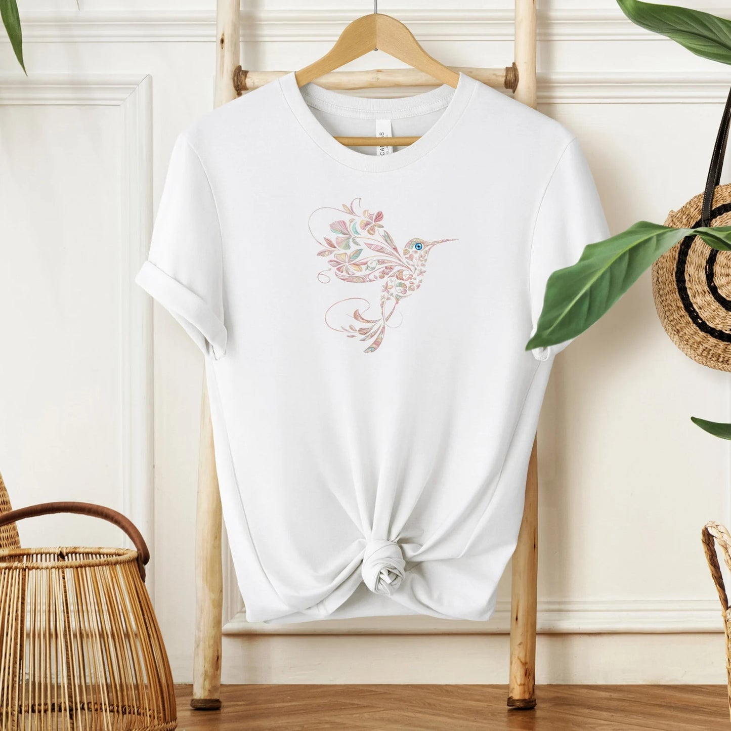 Cadeau de fête des mères Floral Hummingbird Shirt Animal Lover Tee Bird T Shirts Trendy Tee Gift For Her Bird Lover T-Shirt Spring Birds Flower