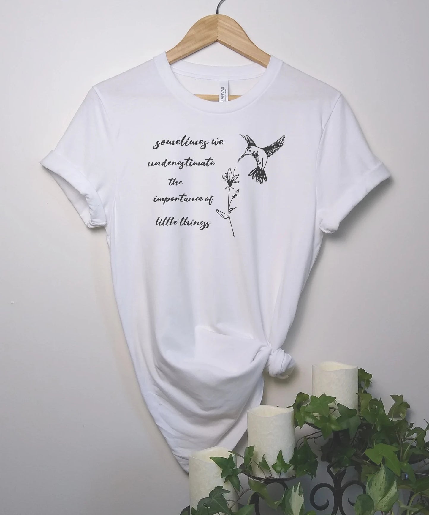 Chemise de colibri inspirante, t-shirt floral de colibri, cadeau d’amant de colibri pour elle, tee-shirt silhouette d’oiseau, t-shirts d’oiseaux