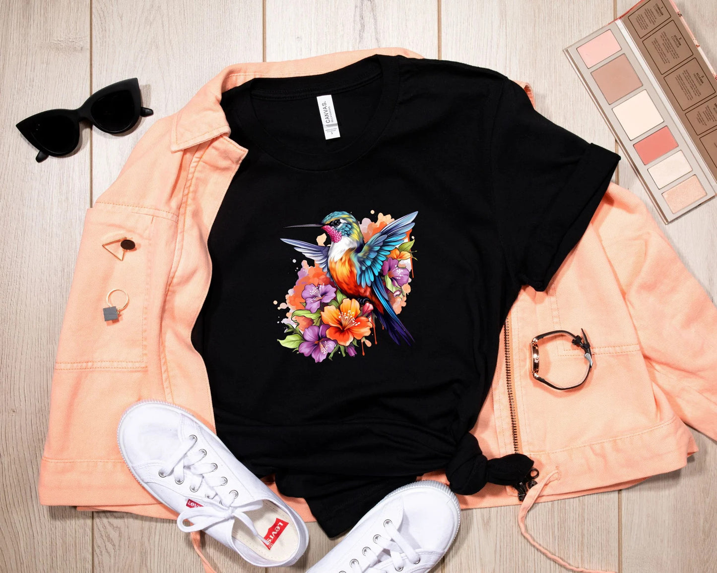 Florales Kolibri Shirt, Tierliebhaber T-Shirt, Vogel T-Shirts, trendiges T-Shirt, Geschenk für Sie, Vogelliebhaber T-Shirt, Frühlingsvögel, Blumen Shirt