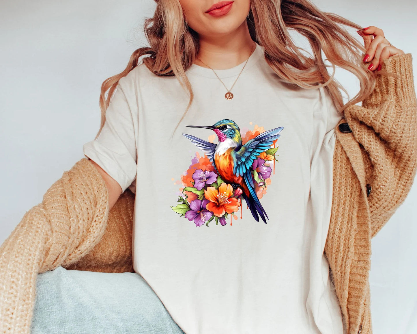 Chemise florale de colibri, tee-shirt d’amoureux des animaux, t-shirts d’oiseaux, tee-shirt tendance, cadeau pour elle, t-shirt d’amoureux des oiseaux, oiseaux de printemps, chemise à fleurs