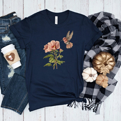 Chemise botanique Colibri| Tee-shirt Colibri vintage| Chemise d’amoureux des oiseaux| Tee-shirt amoureux des plantes| Cadeau pour elle| T-shirt cadeau d'anniversaire