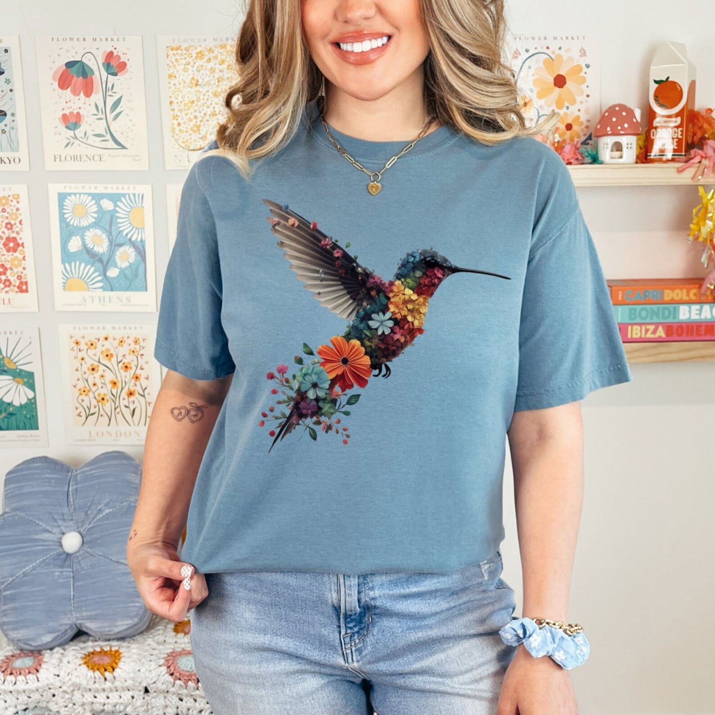 Chemise florale de colibri | Tee-shirt amoureux des animaux | T-shirts d’oiseaux | Tee-shirt tendance | Cadeau pour elle | T-shirt amoureux des oiseaux | Oiseaux de printemps | Chemise à fleurs