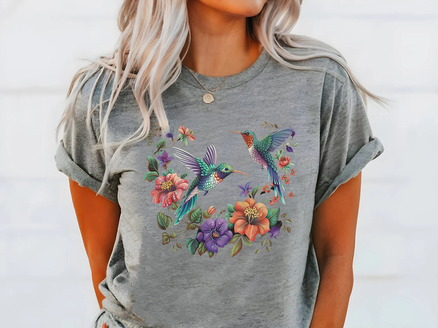 Florales Kolibri T-Shirt, Farbenfroher Naturvogel-Print, Lässiges Sommer-T-Shirt, Damen-Mode-Top, Geschenk für Vogelbeobachter