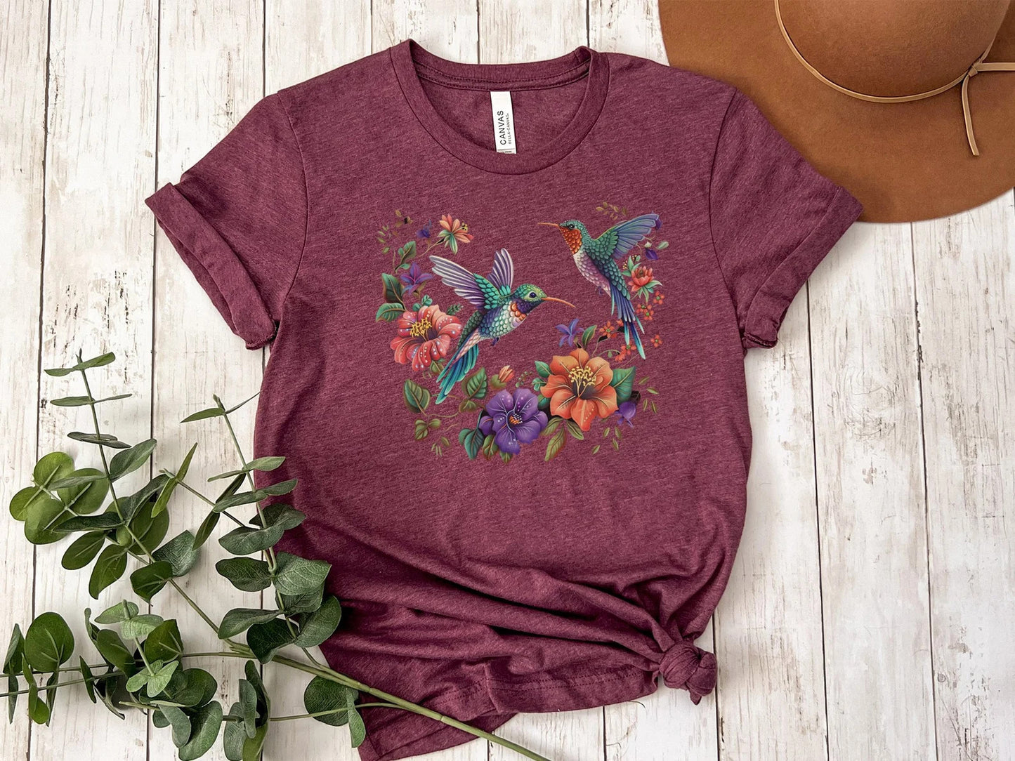 Florales Kolibri T-Shirt, Farbenfroher Naturvogel-Print, Lässiges Sommer-T-Shirt, Damen-Mode-Top, Geschenk für Vogelbeobachter