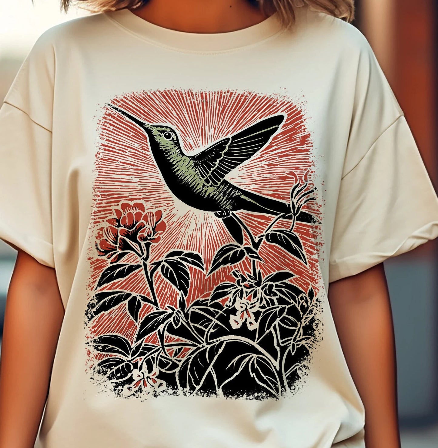 Chemise de colibri imprimée en bloc, chemise de colibri, T-shirt oiseaux linocut, tee-shirt nature vintage, colibri en détresse, chemise botanique d’oiseau