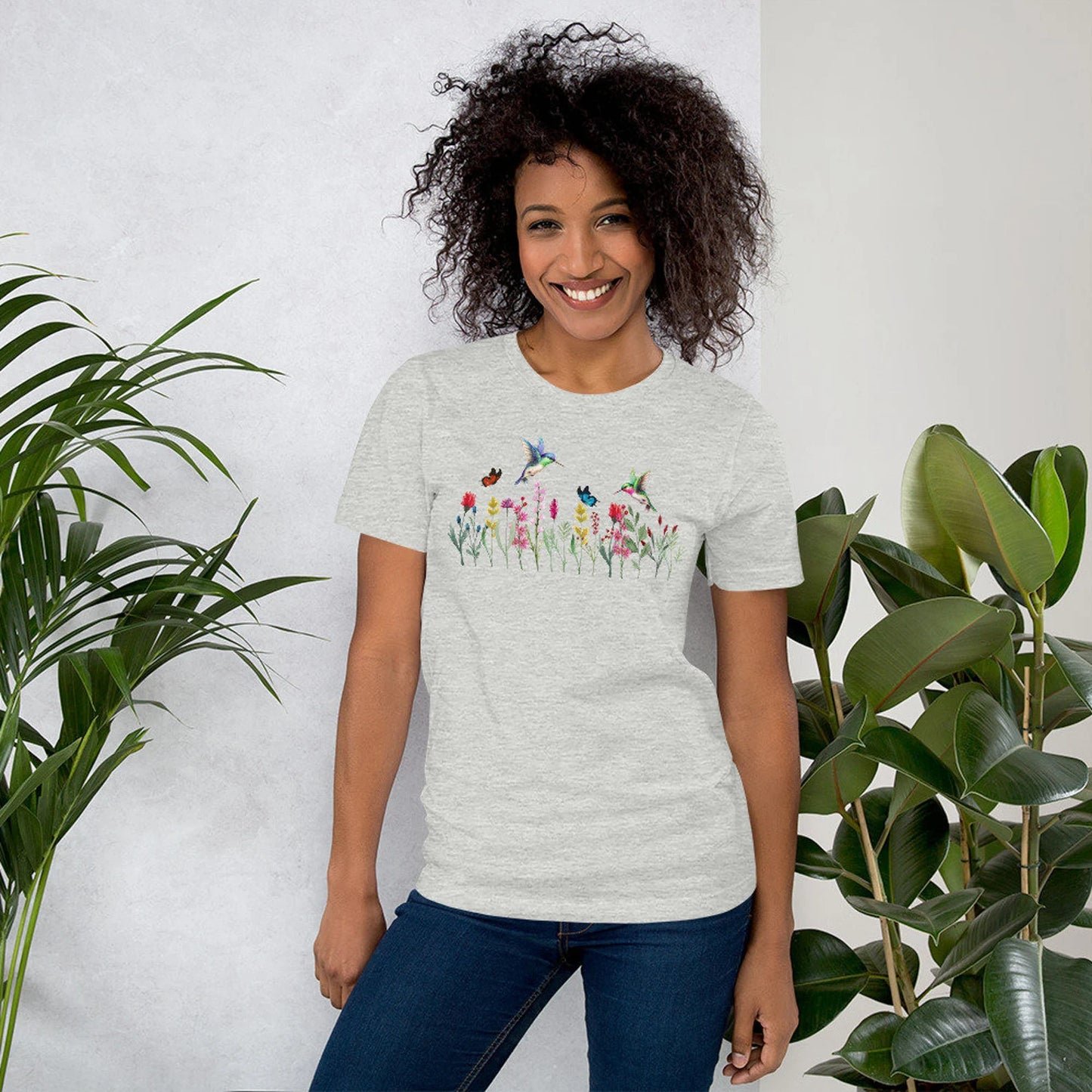 Damen Wildblumen Grafik T-Shirt, Pflanzenliebhaber Shirt, Wildblumen Shirt, Blumen Shirt, Kolibri Shirt,