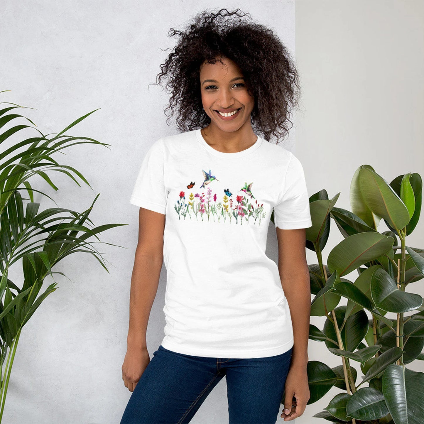 Damen Wildblumen Grafik T-Shirt, Pflanzenliebhaber Shirt, Wildblumen Shirt, Blumen Shirt, Kolibri Shirt,