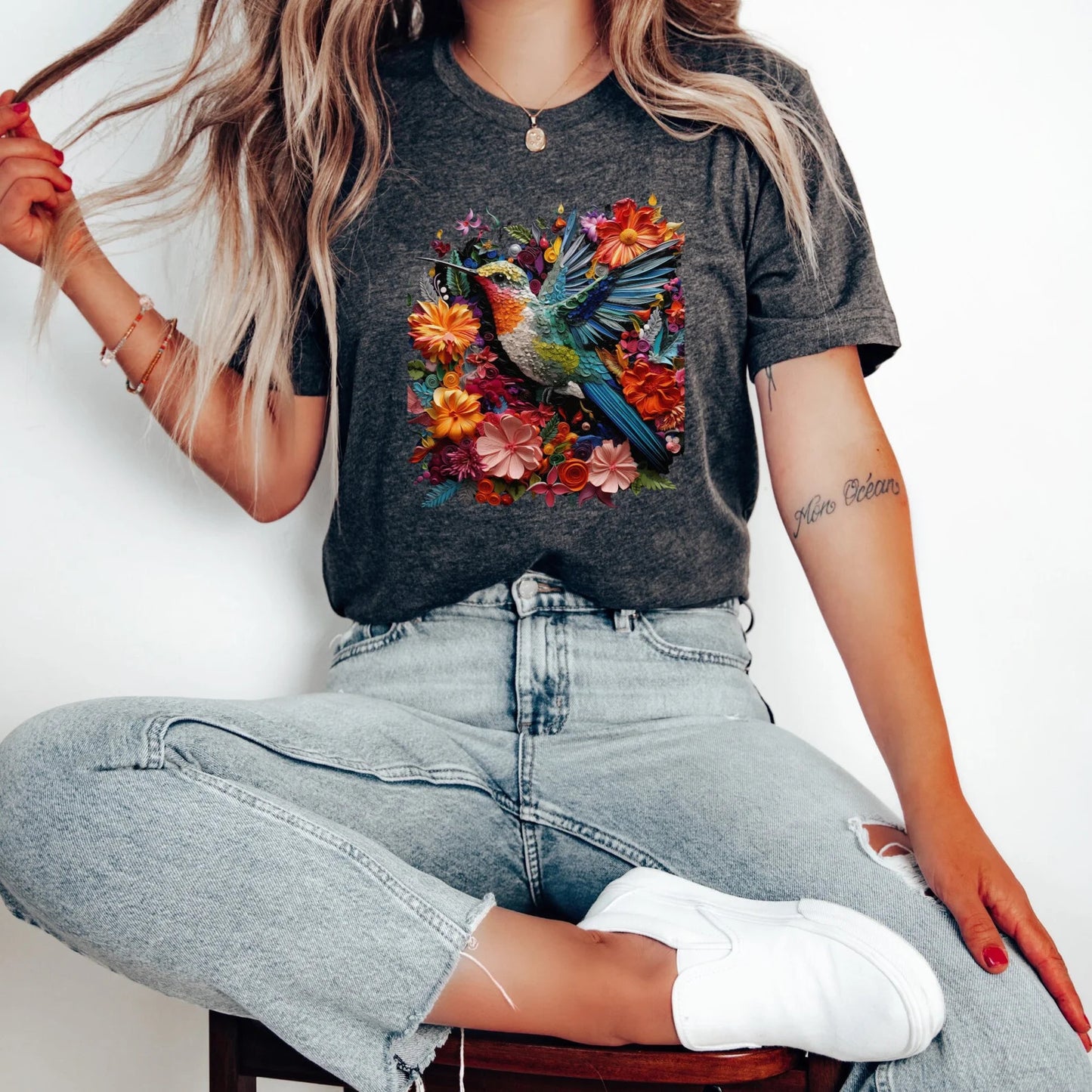 Chemise florale de colibri, T-shirt d’oiseau, tee-shirt graphique tendance, chemise à fleurs, cadeau d’amoureux des animaux, T-shirt d’amoureux des oiseaux, cadeau pour elle, oiseaux d’été