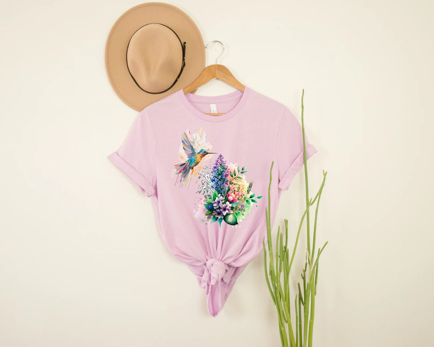 T-shirt floral Colibri, T-shirt Animal Lover, Oiseaux de printemps, Chemise fleurie, Chemise colorée, Le cadeau parfait