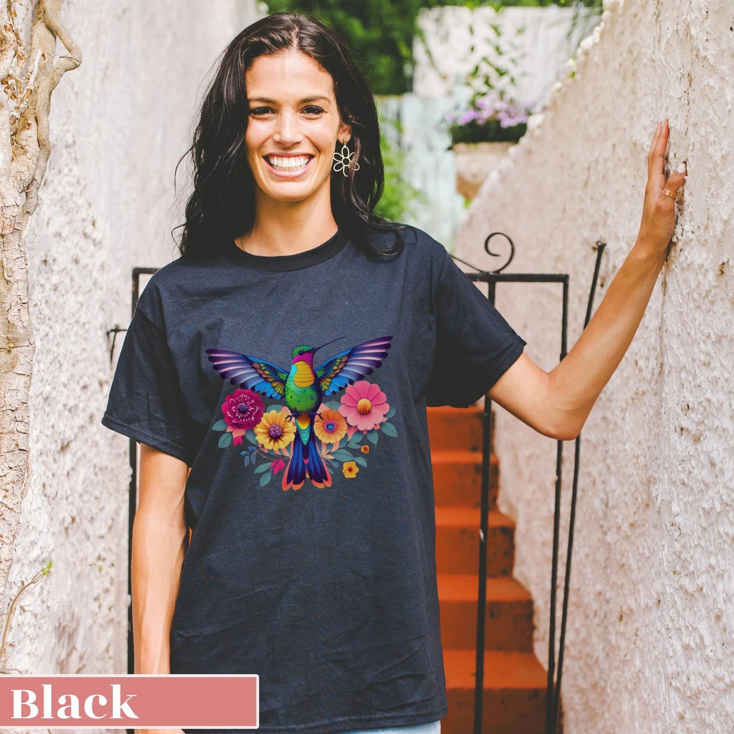 Chemise florale de colibri, tee-shirt d’amoureux des animaux, t-shirt d’oiseau à la mode, cadeau pour elle, tee-shirt d’amoureux d’oiseaux, dessus de fleur d’oiseau de printemps, idée de cadeau d’observation des oiseaux