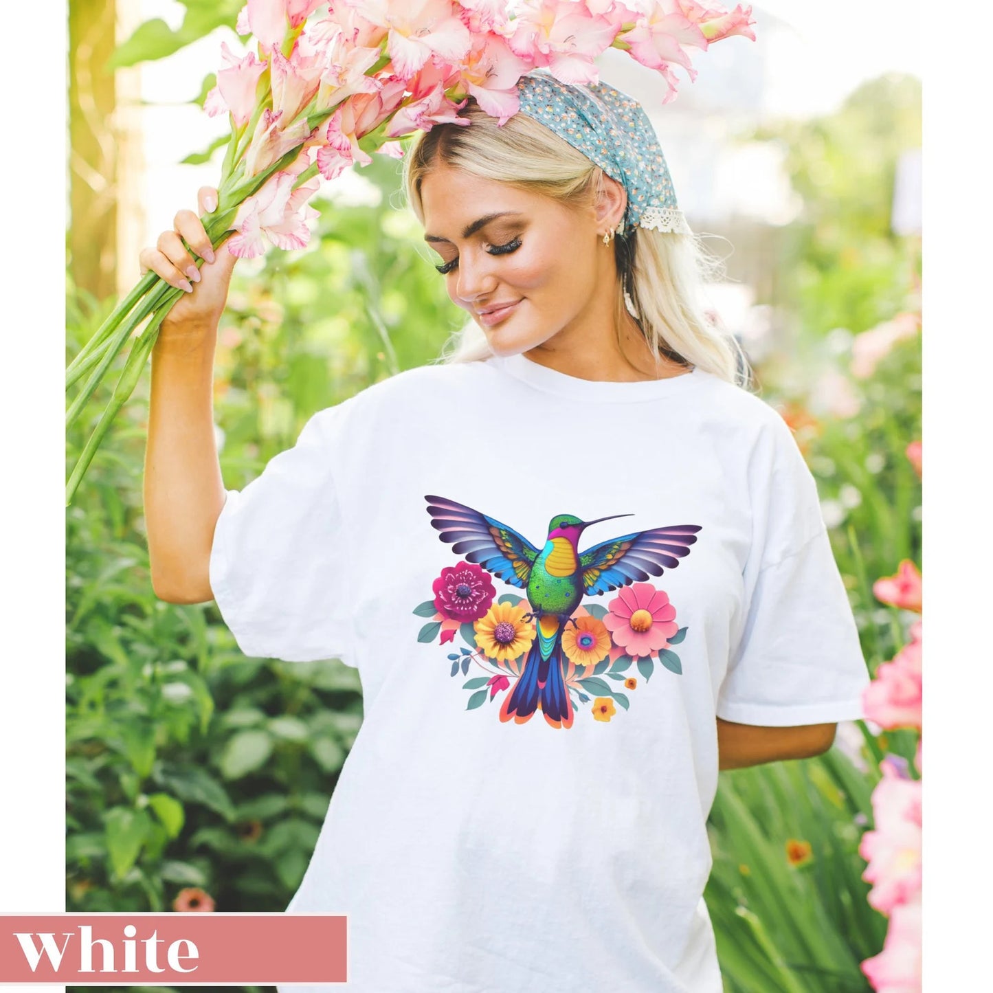 Chemise florale de colibri, tee-shirt d’amoureux des animaux, t-shirt d’oiseau à la mode, cadeau pour elle, tee-shirt d’amoureux d’oiseaux, dessus de fleur d’oiseau de printemps, idée de cadeau d’observation des oiseaux