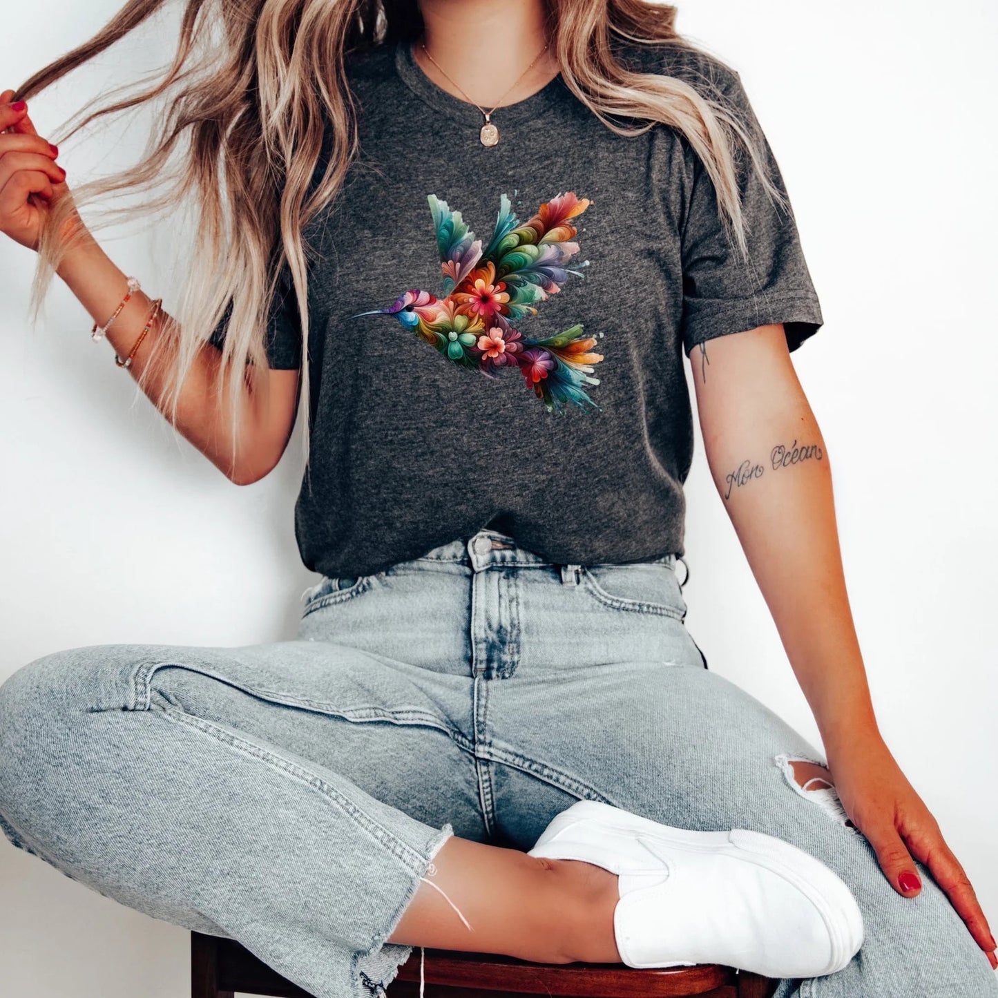 Chemise florale de colibri, T-shirt d’oiseau, tee-shirt graphique tendance, chemise à fleurs, cadeau d’amoureux des animaux, T-shirt d’amoureux des oiseaux, cadeau pour elle, oiseaux d’été