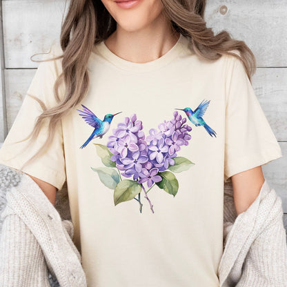 Kolibri T-Shirt, Frühlingsvogel Liebhaber Flieder Vogel Shirt, Kolibri Wildblumen Geschenk, Wildlife Shirt, Damen Plus Size Floral Damen T-Shirt