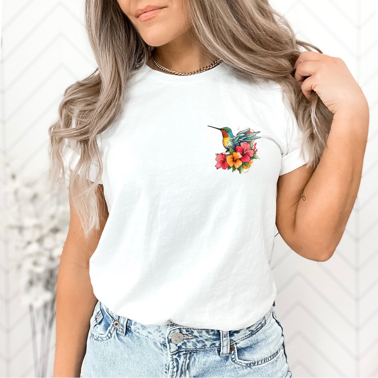 Chemises d’oiseaux, T-shirt floral colibri, tee-shirt amoureux de la nature, t-shirt amoureux des oiseaux, printemps, fleur d’hibiscus, cadeau pour elle, tropical, simple, mignon