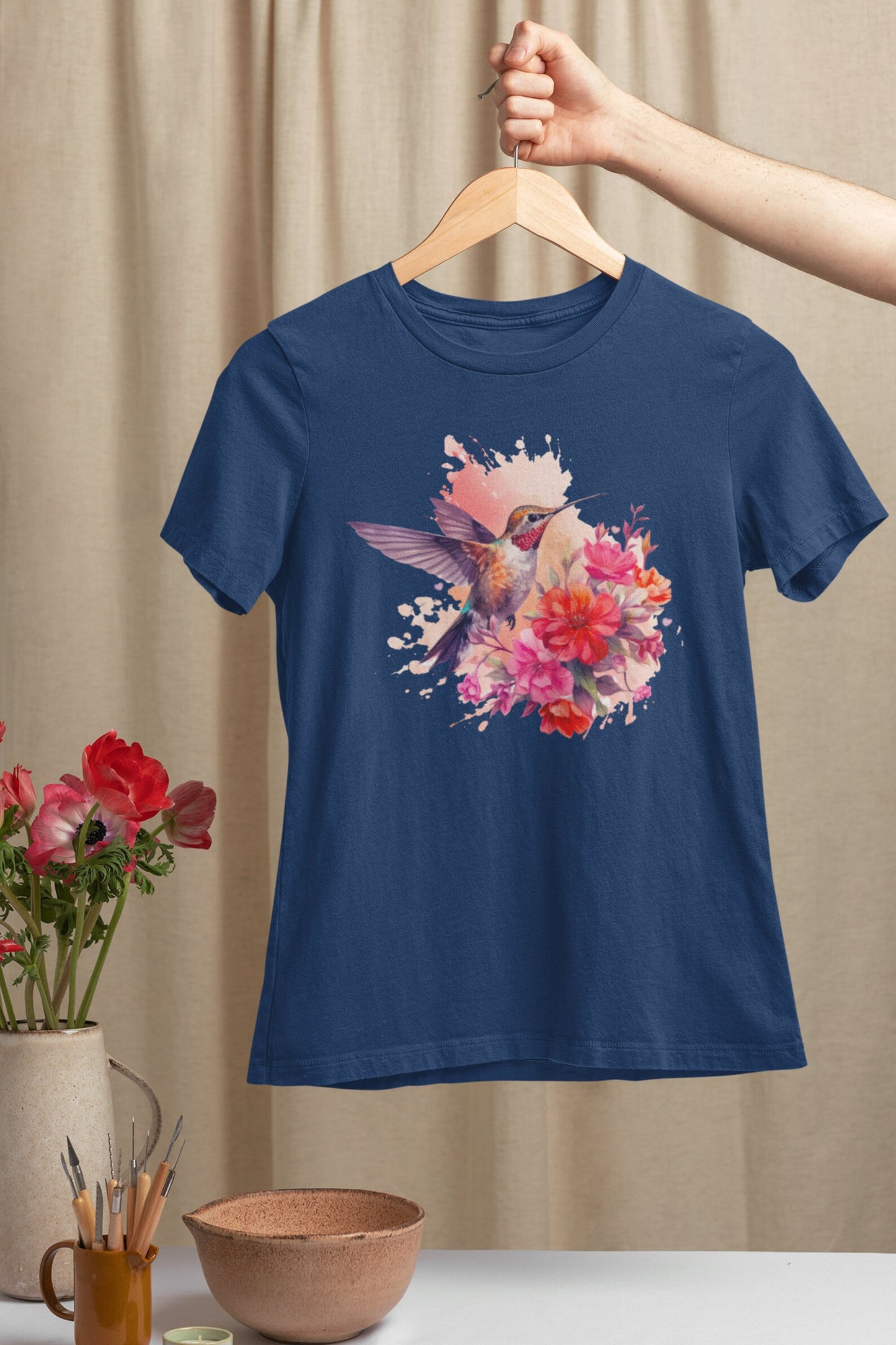 Florales Kolibri Shirt, Tierliebhaber T-Shirt, trendiges Blumen &amp; Vogel T-Shirt, Geschenk für Sie, Vogelliebhaber T-Shirt, Frühlingsvögel und Blumen Shirt