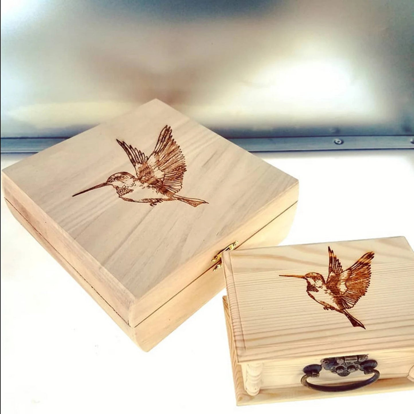 Kolibri-Holzbo mit Riegel, kostenlose Gravur, Personalisierung, Geschenk für Gartenliebhaber